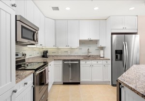gateway-grand-1007-19-kitchen.jpg