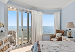 gateway-grand-1007-26-1-primary-bedroom.jpg