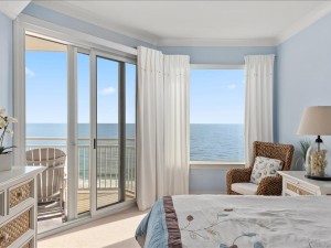 gateway-grand-1007-26-1-primary-bedroom.jpg