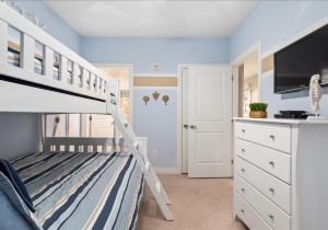 gateway-grand-1007-37-bedroom-3.jpg