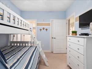 gateway-grand-1007-37-bedroom-3.jpg
