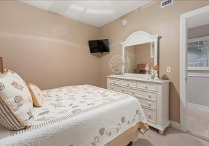 gateway-grand-1007-41-bedroom-2.jpg