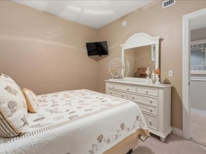 gateway-grand-1007-41-bedroom-2.jpg
