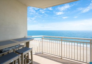 gateway-grand-1007-48-balcony.jpg