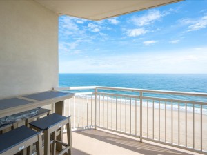 gateway-grand-1007-48-balcony.jpg