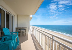 gateway-grand-1007-50-balcony.jpg