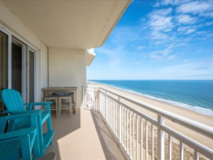 gateway-grand-1007-50-balcony.jpg