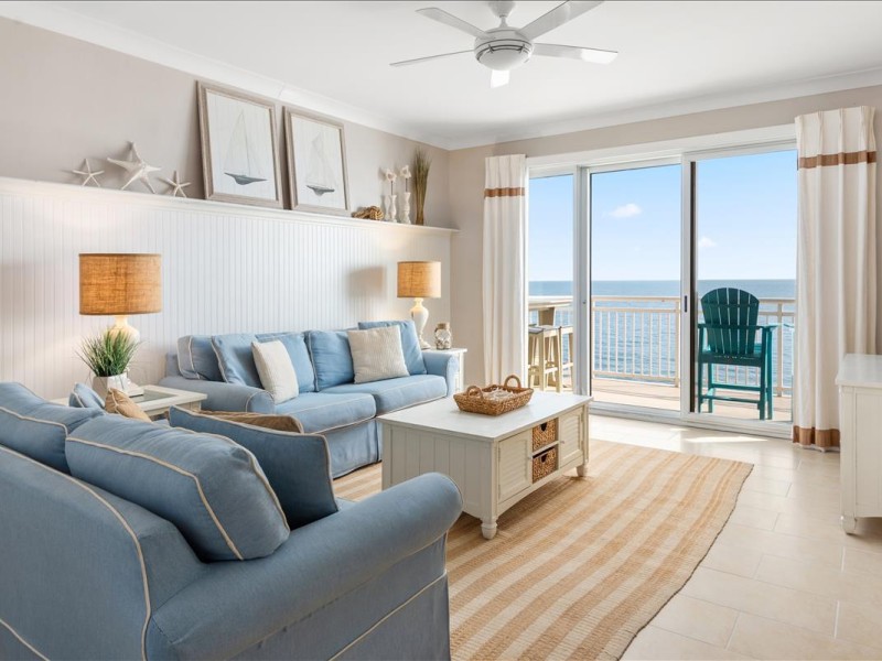 gateway-grand-1007-6-living-area.jpg