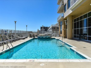 gateway-grand-704-50-outdoor-pool.jpg