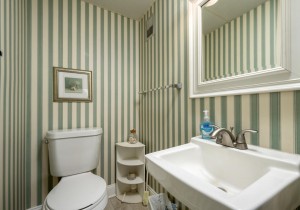 oceanwalk211-14-half-bath.jpg