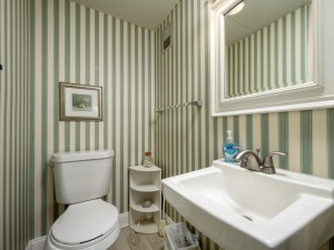 oceanwalk211-14-half-bath.jpg
