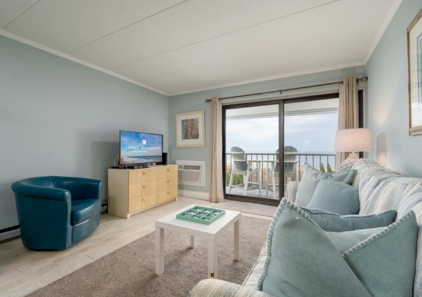 oceanwalk211-5-living-area.jpg