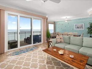 06-gateway-grand-609-6-living-area.jpg