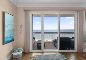 07-gateway-grand-609-7-living-area.jpg