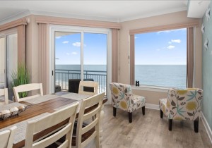 10-gateway-grand-609-10-dining-area.jpg