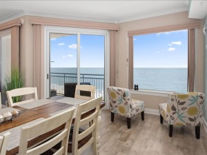 10-gateway-grand-609-10-dining-area.jpg