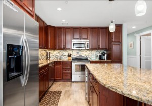 17-gateway-grand-609-17-kitchen.jpg