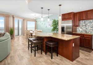 19-gateway-grand-609-19-dining-area.jpg