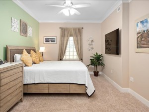 25-gateway-grand-609-25-primary-bedroom.jpg