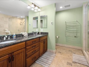 27-gateway-grand-609-27-primary-bath.jpg