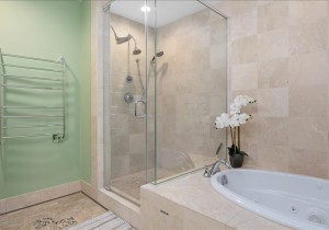 29-gateway-grand-609-29-primary-bath.jpg
