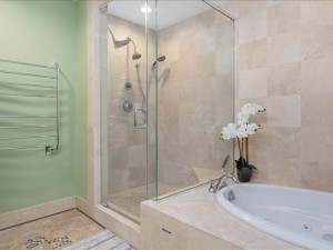29-gateway-grand-609-29-primary-bath.jpg