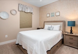 31-gateway-grand-609-31-bedroom-2.jpg