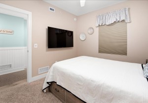 32-gateway-grand-609-32-bedroom-2.jpg