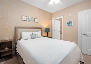 33-gateway-grand-609-33-bedroom-2.jpg