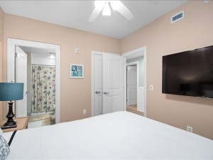 34-gateway-grand-609-34-bedroom-2.jpg