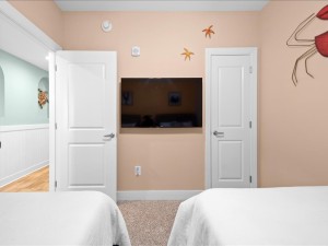 40-gateway-grand-609-40-bedroom-3.jpg