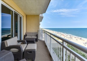 46-gateway-grand-609-46-balcony.jpg
