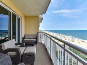 46-gateway-grand-609-46-balcony.jpg