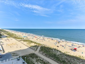 49-gateway-grand-609-49-view-north.jpg