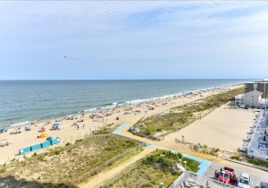 50-gateway-grand-609-50-view-south.jpg