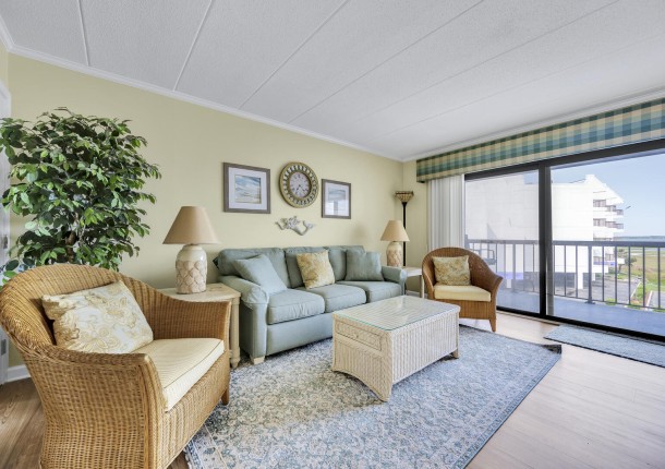 bayprincess216-6-living-area.jpg