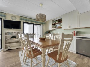 bayprincess216-8-dining.jpg
