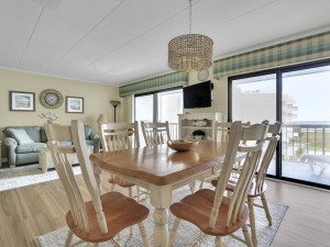 bayprincess216-9-dining.jpg