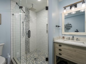 rustyanchor717-7-30-prim-bath.jpg