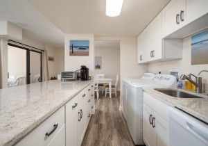 phoenix103-12-kitchen.jpg