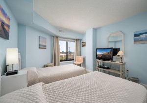phoenix103-23-bedroom-2.jpg