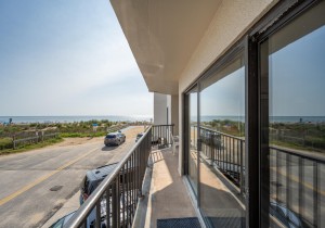 phoenix103-4-wrao-around-balcony.jpg