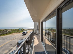 phoenix103-4-wrao-around-balcony.jpg