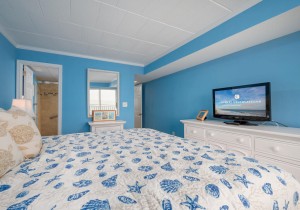 oceanhideaway401-18-primary-bedroom.jpg