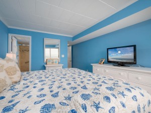oceanhideaway401-18-primary-bedroom.jpg