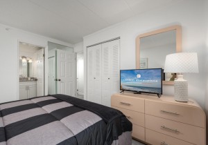 vintage201-14-primary-bedroom.jpg