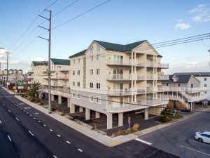 aventura203-0004exterior.jpg