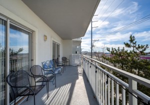 aventura203-22-balcony.jpg