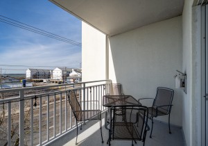 aventura203-23-balcony.jpg