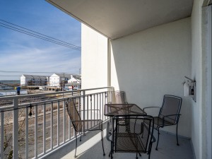 aventura203-23-balcony.jpg